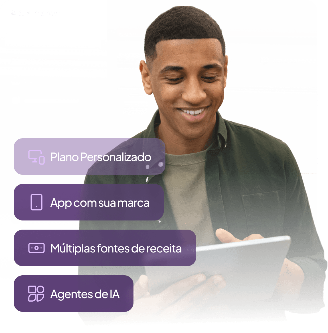 Pessoa usando um tablet com a plataforma Plura Community e os destaques: Plano Personalizado, App com sua marca, Múltiplas fontes de receita e Agentes de IA